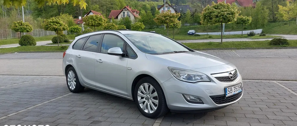 śląskie Opel Astra cena 20000 przebieg: 228000, rok produkcji 2011 z Biała